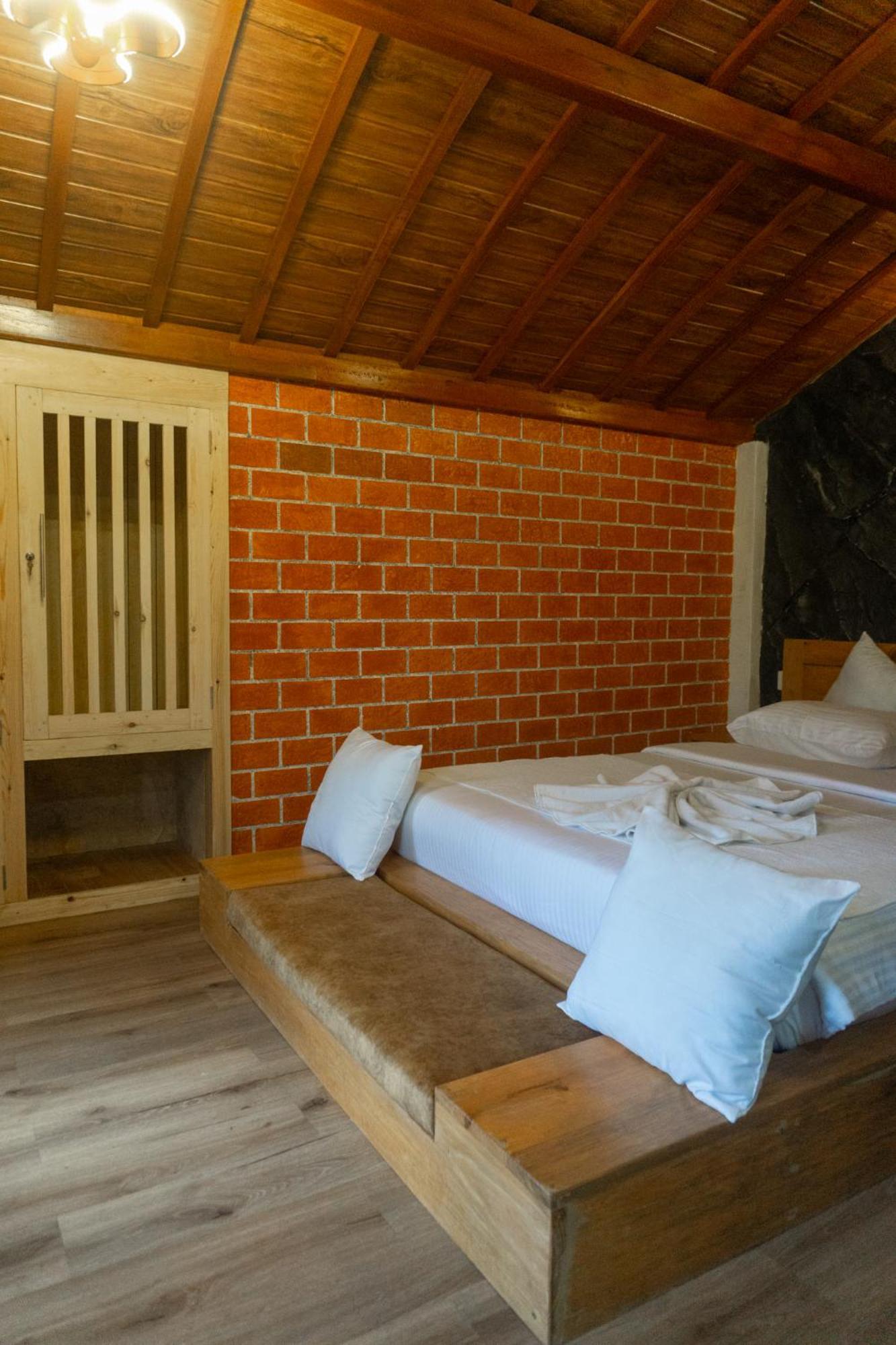 Hobbit Hole Hideaway Bed & Breakfast เอลลา ภายนอก รูปภาพ