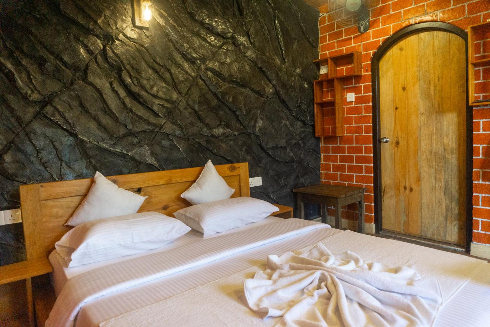Hobbit Hole Hideaway Bed & Breakfast เอลลา ภายนอก รูปภาพ