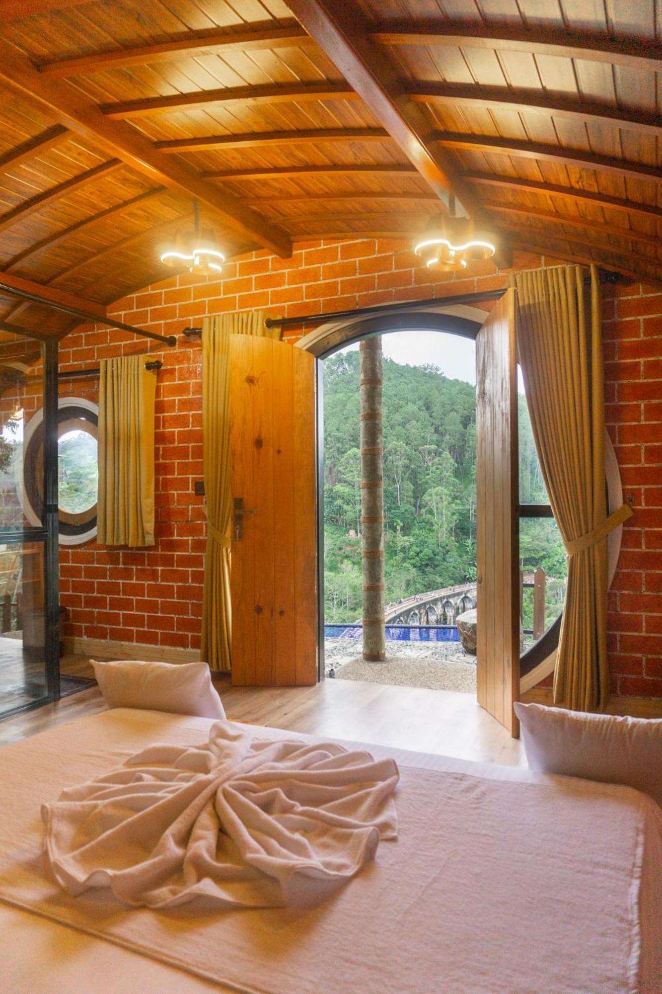 Hobbit Hole Hideaway Bed & Breakfast เอลลา ภายนอก รูปภาพ