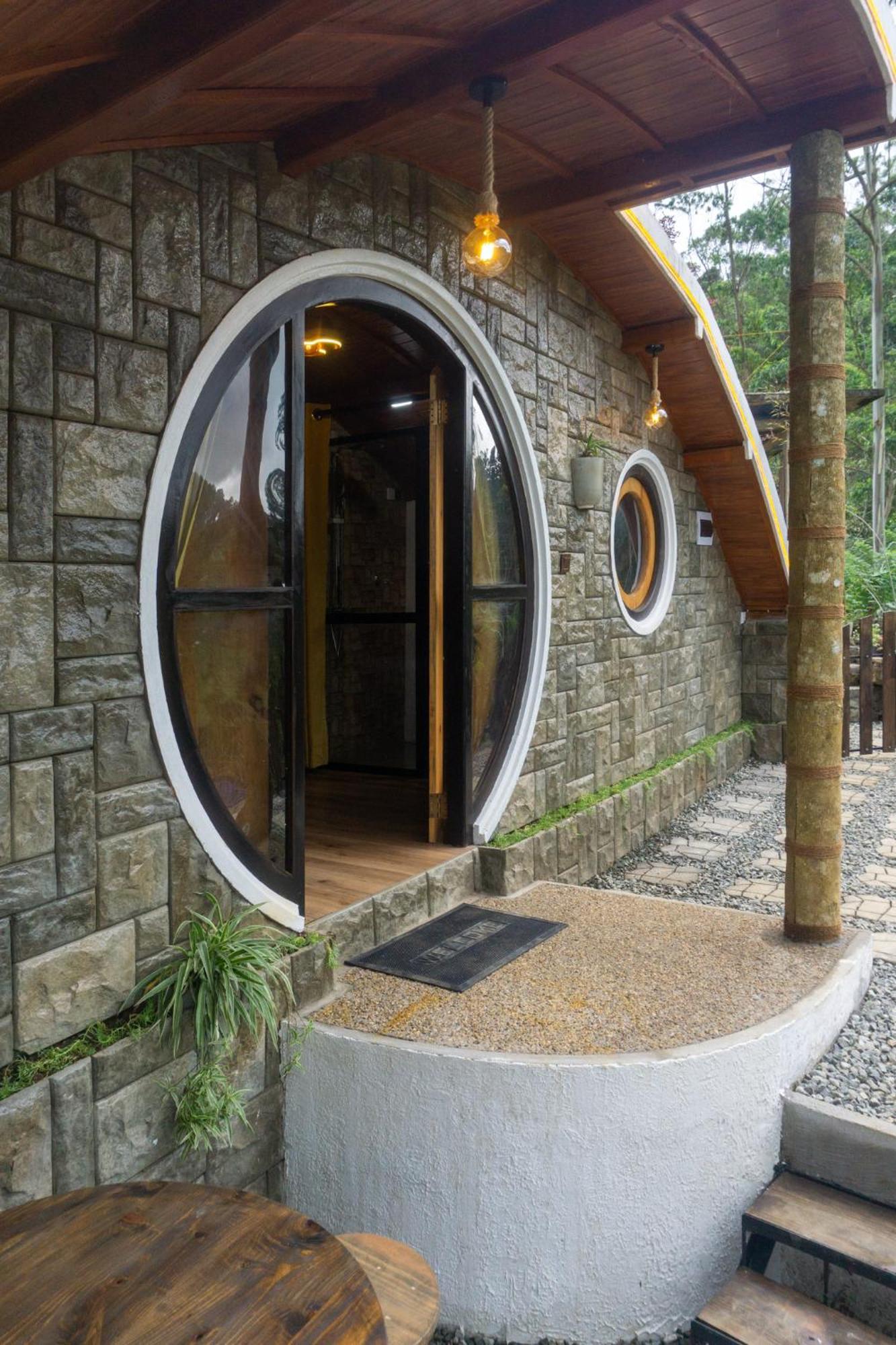 Hobbit Hole Hideaway Bed & Breakfast เอลลา ภายนอก รูปภาพ