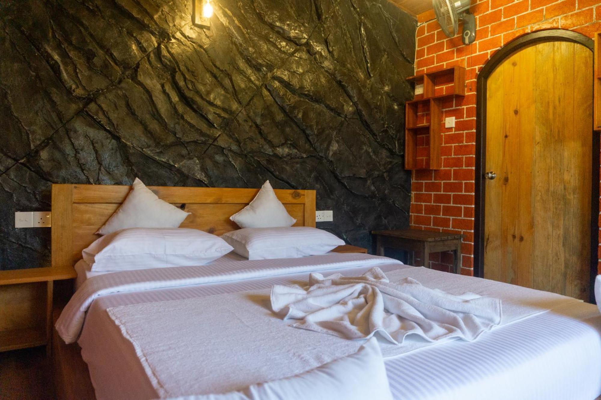 Hobbit Hole Hideaway Bed & Breakfast เอลลา ภายนอก รูปภาพ