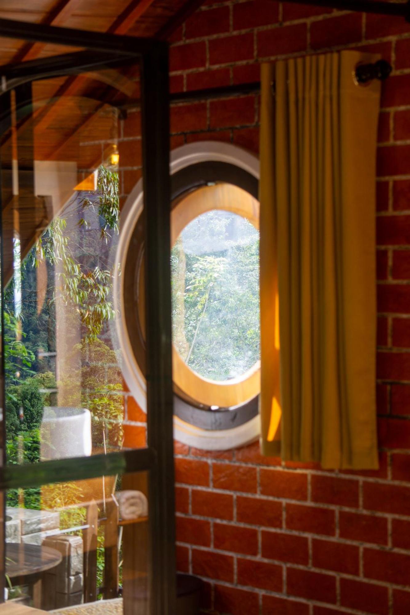 Hobbit Hole Hideaway Bed & Breakfast เอลลา ภายนอก รูปภาพ