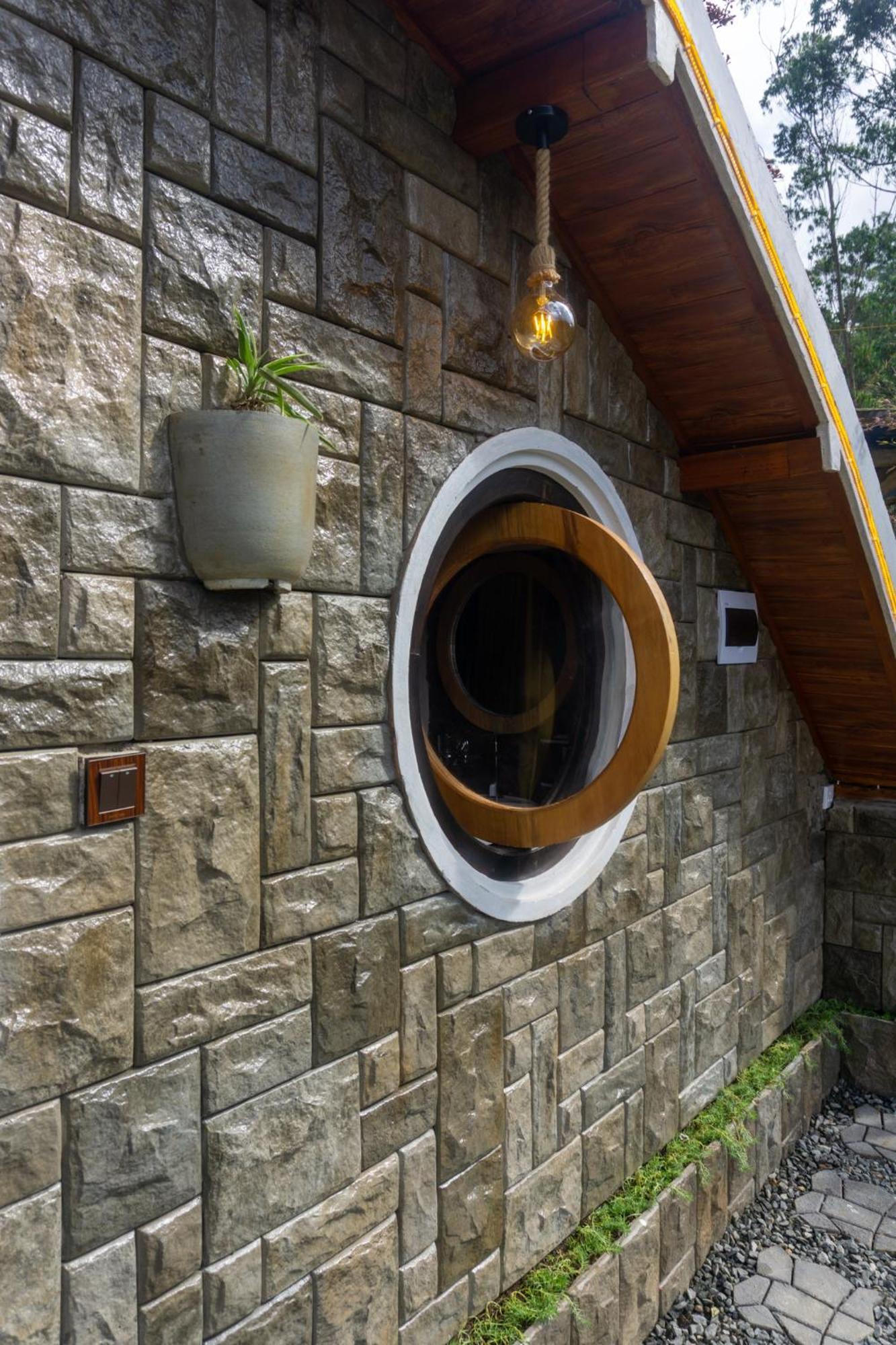 Hobbit Hole Hideaway Bed & Breakfast เอลลา ภายนอก รูปภาพ