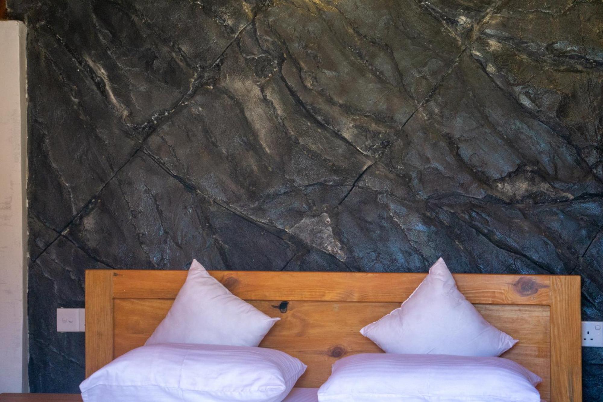 Hobbit Hole Hideaway Bed & Breakfast เอลลา ภายนอก รูปภาพ
