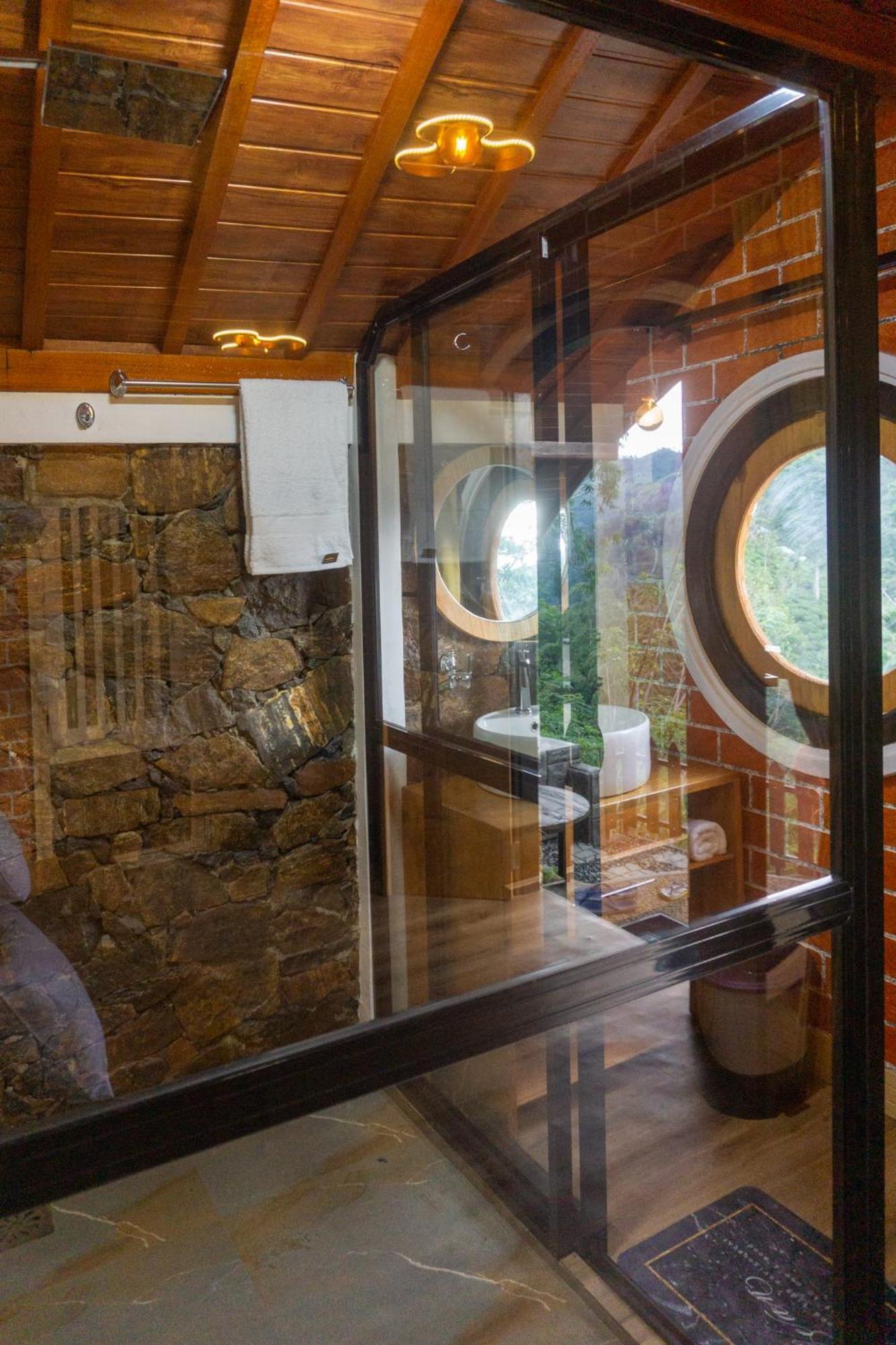 Hobbit Hole Hideaway Bed & Breakfast เอลลา ภายนอก รูปภาพ